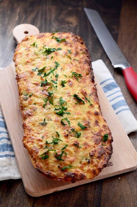 A super cheesy bread with roasted garlic, cream cheese and smoked black pepper white cheddar cheese. Roasted Garlic Cream Cheese, Cheddar Cheese Bread Recipe, Cheddar Cheese Bread, Garlic Cream Cheese, Cheese Bread Recipe, Garlic Cheese Bread, Smoked Cheese, Bistro Food, Biscuit Rolls