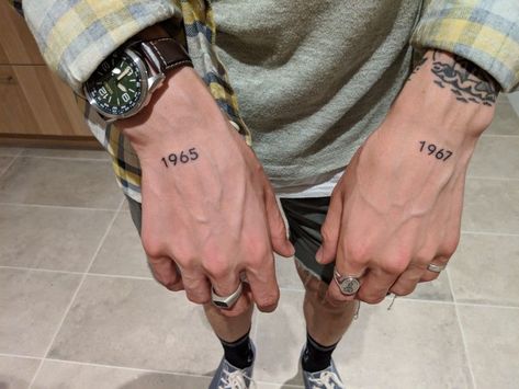 Tattoos Minimal, Tatoo Dog, Word Tattoo Ideas, Cute Ankle Tattoos, Band Tattoos For Men, Vintage Style Tattoos, Date Tattoos, Forearm Band Tattoos, Word Tattoo