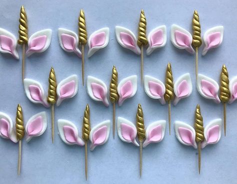 Easy Unicorn Cakes Unicorn Cake Ideas, Fondant Unicorn Cake Toppers, Unicorn Cake Design, Easy Unicorn Cake, Holiday Cake Decorating, Cloud Cupcakes, Unicorn Topper, Unicorn Horns, Unicorn Cupcakes Toppers