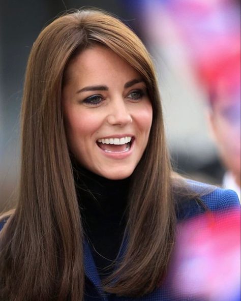 Kate Middleton Hair Straight, Kate Middleton Hair Products, Pippa Middleton Bridesmaid, Kate Middleton Makeup, Kate Middleton Skirt, Kate Middleton Queen, Kate Middleton Style Outfits, Catherine Princess Of Wales, Düşes Kate