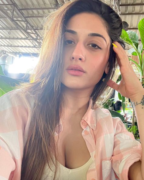 Uditi Singh 🫧 on Instagram: “Hello🧡🤍” Uditi Singh, Aditi Budhathoki, Beauty Pics, Media Branding, Hulk Marvel, Beautiful Dresses Short, Desi Girl, Couples Poses, Face Images