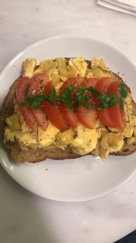 Egg And Tomato Sandwich, Egg And Tomato, Tomato Sandwich, Makanan Diet, Easy Food Art, Healthy Lifestyle Food, Idee Pasto Sano, Food Goals, Food Is Fuel