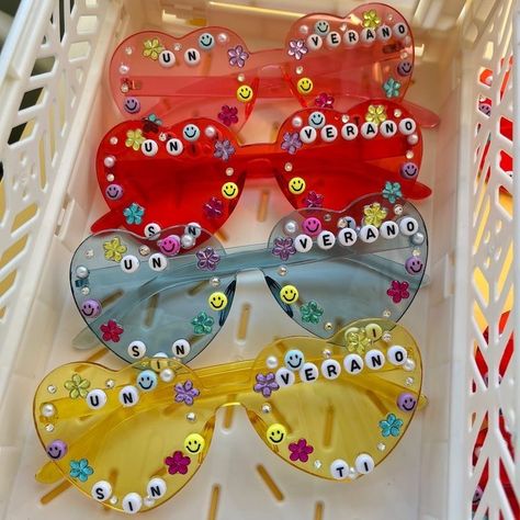 Heart Sunglasses Beads, Bad Bunny Sunglasses, Decorate Glasses Eye, Decorating Heart Sunglasses, Cute Sunglasses With Beads, Heart Sunglasses Decorated, Heart Glasses Decorated, Decorate Sunglasses With Beads, Beads On Glasses