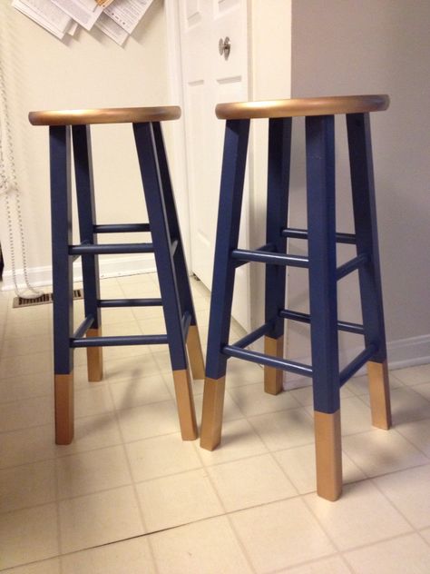 Bar stools. Purchased from Target. Originally natural wood finish. Spray painted with Krylon Oxford Blue including primer. Sprayed legs and seat with Krylon metallic gold. Wood Barstool Makeover, Chair Makeover Ideas, Wood Chair Makeover, Bar Stool Makeover, Painted Bar Stools, Home Bar Essentials, Blue Bar Stools, Stool Makeover, Painted Stools