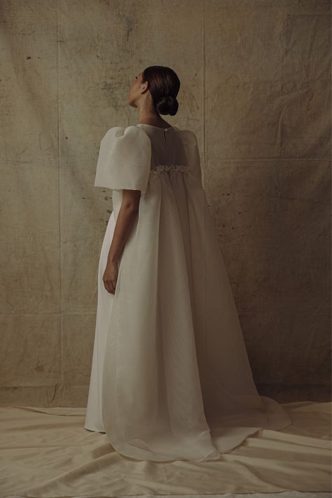 Oversized Wedding Dress, Extravagant Minimalist Wedding Dress, Balenciaga Wedding Dress, Modern Filipiniana Gown, Hanbok Wedding Dress, Vania Romoff, Modern Filipiniana, Elegant Wedding Themes, Rehearsal Dinner Outfits