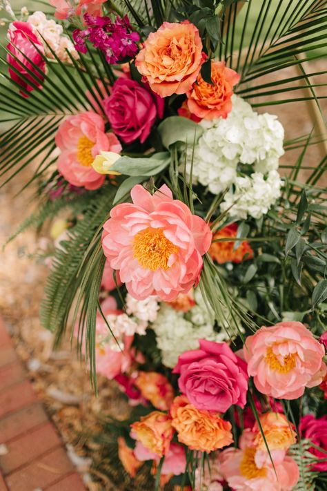 Pink Orange Wedding Flowers, Wedding Flower Arrangements Pink, Peru Wedding, June Wedding Flowers, Blue Yellow Weddings, Blue Flower Arrangements, Orange And Pink Wedding, White Flower Bouquet, Green Wedding Flowers