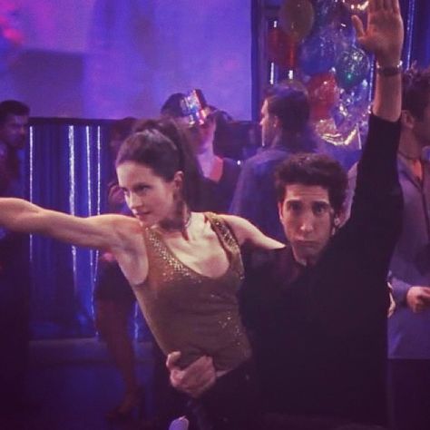 Ross and Monica Geller The Routine Friends tv show Funny quotes...ITS OUR DANCE(; you know who you are. Hehe. Friends Tv Show Funny, Monica Gellar, Friends Dance, Anna Mason, Friends Leave, Laugh Track, Smelly Cat, Tv Shows Funny, Friends Cast