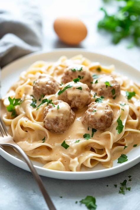 A plate of Swedish Meatball Pasta Bake with creamy sauce over egg noodles, topped with parsley and served hot. The meatballs are nestled in the sauce, creating a rich and comforting dish. Swedish Meatball Pasta Bake, Swedish Meatball Pasta, Hamburger Dinners, Meatball Pasta Bake, Swedish Foods, Ground Beef Meatballs, Savory Meatballs, Meatball Dinner, Meatball Pasta