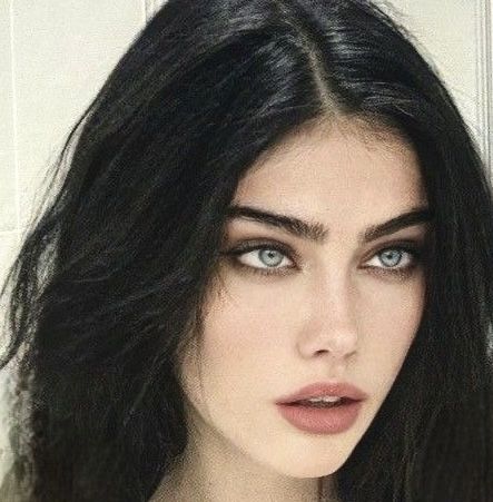 Dark Hair Pale Skin, Black Hair Pale Skin, Dark Hair Light Eyes, Dark Hair Makeup, Dark Hair Blue Eyes, Hair Pale Skin, Light Blue Eyes, Black Hair Blue Eyes, Pale Girl