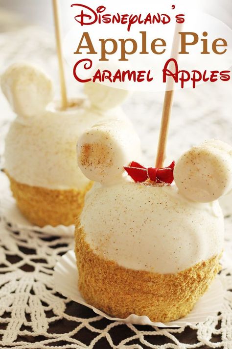 These Apple Pie Caramel Apples from Disneyland are my new favorite treat! Can't make it to Disney? Bring the magic to your kitchen with this easy recipe! Disneyland Treats, Disney Inspired Recipes, Disney Fall, Disney Inspired Food, Gourmet Apples, Disney Desserts, Food Park, Disneyland Food, Bake Goods