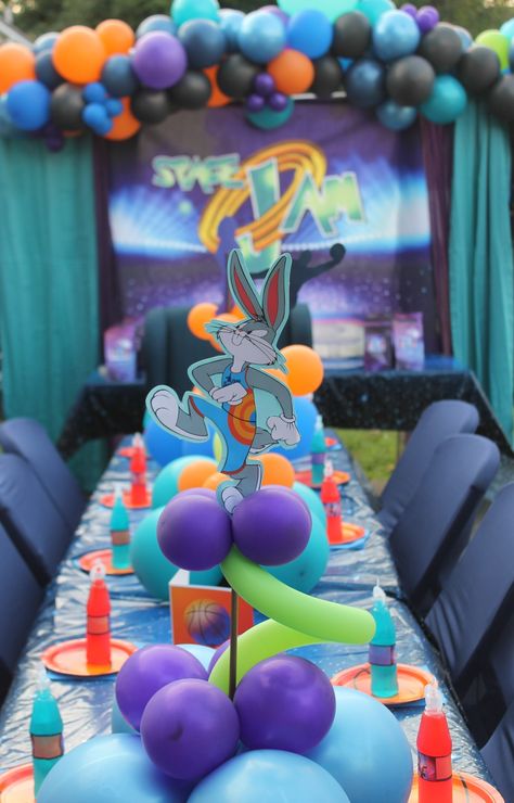 Space Jam Balloon Garland, Space Jam Party Decorations, Space Jam Theme Birthday Party, 2 Birthday Party Themes, Space Jam Centerpieces Ideas, Boy Birthday Centerpiece Ideas, Space Jam Party Ideas, Space Jam 1st Birthday Party, Looney Tunes Party Ideas