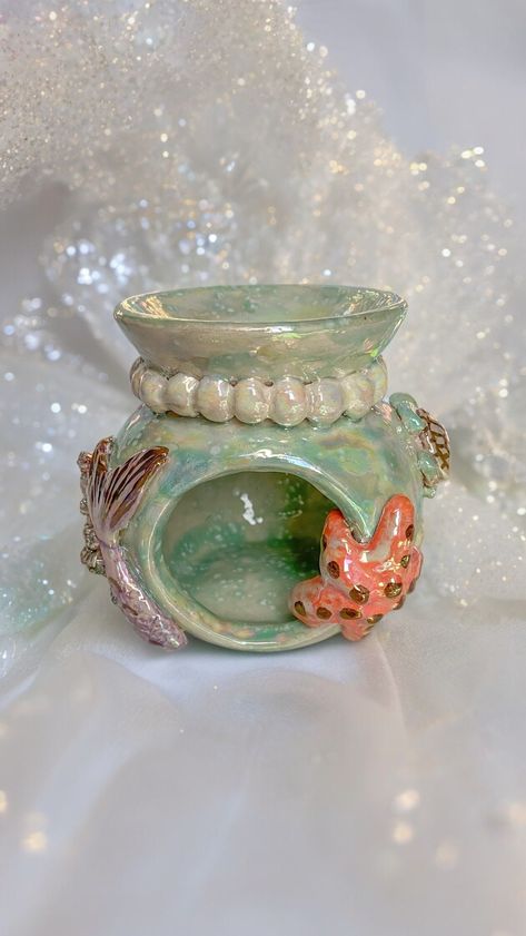 Personalized Ocean Sea Beach Wax Melter Custom Summer Censer Starfish Sea Star Fish Sea Shell Handmade pottery wax melt burner / oil burner  Introducing you the CUTEST WAX MELTER /OIL BURNERto GIFT! 🌸All of my ceramics hand made by me. This being said it is custom made for you with care and high quality in mind. 🌸If you want more customization you can send me a message. I would love to look what I can do about it! 🌸Since this is a handmade item, each one is different from the others so, there Sea Theme Clay Art, Sea Theme Kitchen, Coquette Ceramic Ideas, Sea Themed Ceramics, Under The Sea Ceramics, Sea Shell Room, Ocean Ceramics Ideas, Sea Decoration Ideas, Shell Ceramics