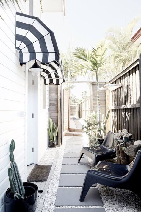 Black And White Beach House, Side Path, Byron Beach, Coastal Exterior, Deck Flooring, Beach House Exterior, New York Loft, Black And White Beach, Small Cottages