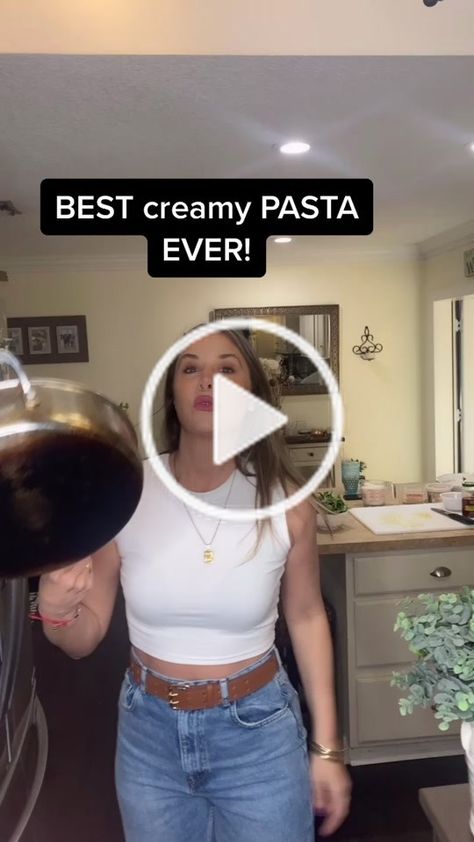 Creamy Chicken Recipes Videos, Mealtime With Melissa, Italian Food Videos, Dinner Specials, Garlic Cheddar, Creamy Chicken Recipes, Chicken Casseroles, Chicken Fettuccine, Pasta Meals