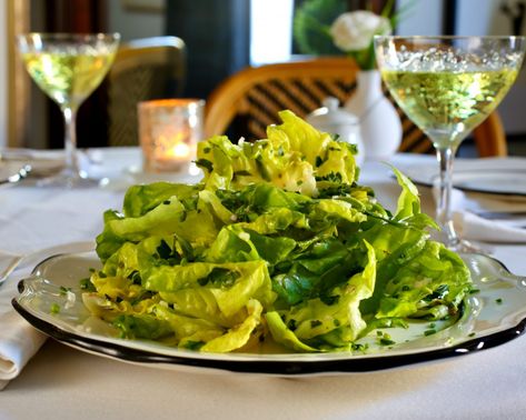 Bistro Salad Recipe, Simple French Salad, Salad Recipes Butter Lettuce, French Bistro Salad Recipes, Dressed Greens Salad, French Green Salad, Best Simple Salad Recipes, Green Salads For Parties Lettuce, Best Side Salad Recipes