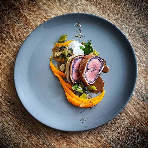 LP catering & events s.r.o. 🇨🇿 on Instagram: “Pork tenderloin roulade with bacon, carrot puree & stewed celery 🍖🍃���🥓🍴🥕 . . . #catering #lpcateringevents #czechchef #intergourmetfood…” Main Course Plating, Chef Knowledge, Beef Roulade, Pork Roulade, Pork Food, Carrot Puree, Food Presentation Plates, Decorating Food, Gourmet Food Plating