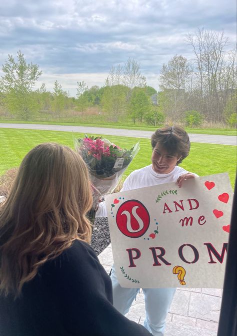 Prom Promposal Ideas, Prom Sign Ideas, Prom Poster Ideas, Promposal Posters, Dance Poster Ideas, Prom Signs, Poster Rubric, Prom Poster, Softball Sign