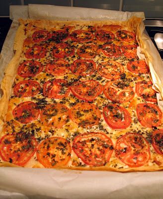 All that and she cooks, too: Tomato tart (on phyllo dough crust) Tomato Tart Recipe, Phyllo Dough Recipes, Phyllo Recipes, She Cooks, Tomato Dishes, Tomato Season, Tomato Tart, Cheese Tarts, Braised Short Ribs