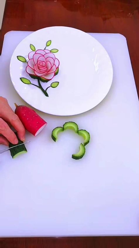 food_lele | 🥒🌹🥕 #faitmaison #homemade #home #marocaine #marocco #cooking #tendance #instafood #instafollowers #tajine #tajine_marocain… | Instagram Food Garnish, Fruit Platter Designs, Decorações Com Comidas, Amazing Food Decoration, Fruit And Vegetable Carving, Catering Ideas Food, Amazing Food Art, Creative Food Art, Vegetable Carving