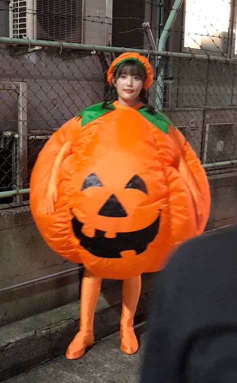 Twitter Pumpkin Outfit Halloween, Pumpkin Costume Ideas, Pumpkin Costume Women's, Halloween Costumes Pumpkin, Orange Costume, Halloween Costume Pumpkin, Fruit Costumes, Inflatable Pumpkin, Pumpkin Halloween Costume