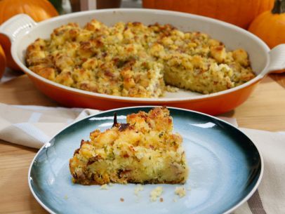 Get this all-star, easy-to-follow Sunny's Cheesy Bacon Cornbread Dressing recipe from Sunny Anderson Cornbread Dressing Recipe, Bacon Cornbread, The Kitchen Food Network, Deep Fried Turkey, Sunny Anderson, Dressing Recipes Cornbread, Cornbread Stuffing, Fried Turkey, Cornbread Dressing