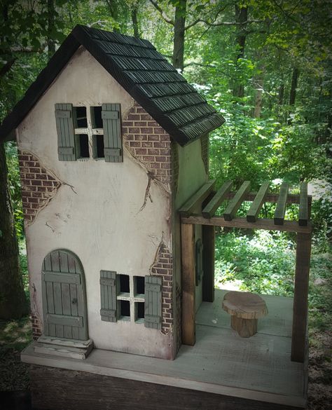 Small Wooden Houses Craft Christmas, Primitive Houses, Fairy House Crafts, Bird Houses Ideas Diy, Scrap Wood Crafts, Small Wooden House, Wood Houses, Wood Craft Projects, Pottery Houses