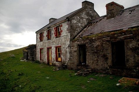 Great Blasket Island – Kerry, Ireland - Atlas Obscura Coast Of Ireland, Celtic Nations, Kerry Ireland, Ireland Landscape, Atlas Obscura, Europe Trip, Ireland Travel, Europe Travel, Places To Visit