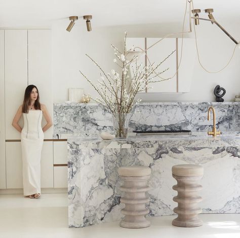 Nina Maya Interiors, Cipollino Marble, Island Styling, Marble Vanity, Home Luxury, 아파트 인테리어, Cover Story, Kitchen Marble, Kitchen Inspiration Design