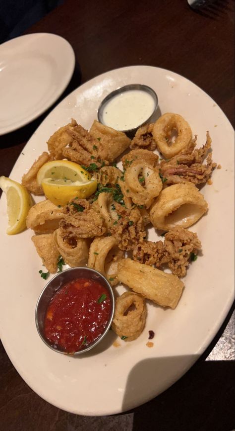 Calamari Aesthetic, Dinner Italian, Dream Food, Nice Food, Dinner Food, Calamari, Italian Food, Restaurant Recipes, Winter Food