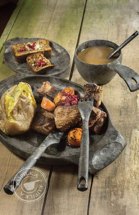 Bushcraft Food, Tavern Food, Medieval Feast, Viking Kitchen, Viking Food, Medieval Food, Fantasy Food, Baking Company, Food Aesthetics