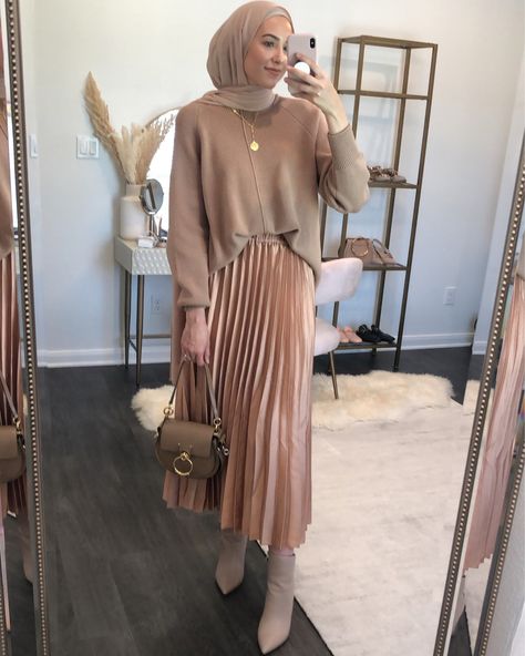 withloveleena | LIKEtoKNOW.it Fesyen Islam, Outfit Hijab Casual, Rok Outfit, Stile Hijab, Outfit Essentials, Hijabi Outfit, Street Hijab Fashion, Modern Hijab Fashion, Hijab Fashionista