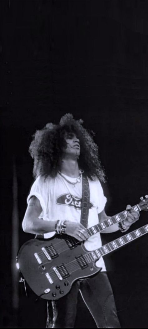 Slash Background, Slash Wallpaper, Saul Hudson, American Boys, Phone Icons, Axl Rose, Celeb Crushes, Beautiful Man, Guitar Tabs