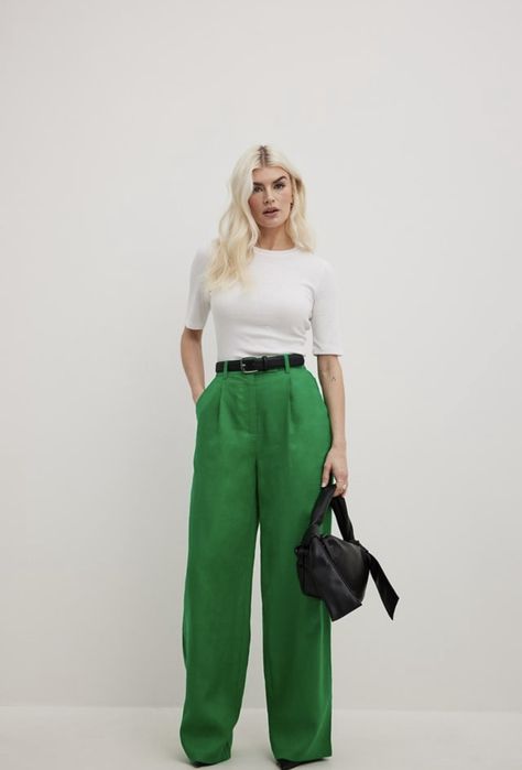 Green Pants Outfit Work, Green Wide Leg Pants Outfit, Green Trousers Outfit, Linen Pants Outfit Summer, Lime Green Shirts, Green Linen Pants, Pants Outfit Work, Green Pants Outfit, Dark Green Pants