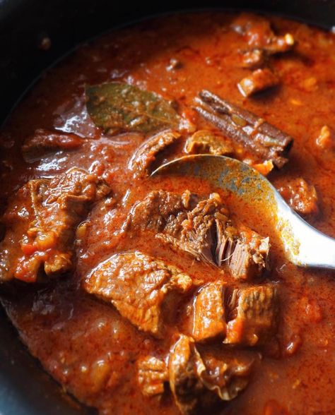 Family Feasts | Σπίτικα - Mary's Kouzina Greek Beef Stew, Greek Beef, Chuck Steak, Beef And Potatoes, Carrots And Potatoes, Beef Chuck, Family Of 4, Red Sauce, Beef Casserole