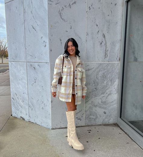 Beige Plaid Jacket Outfit, Tan Plaid Shacket Outfit, Light Neutral Outfit, Plaid Shacket Outfit, Bohemian Winter Outfits, Ootd Pose, Plaid Jacket Outfit, Winter Outfits 2019, Fall Outfits Casual