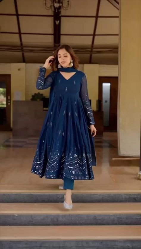 Lengha Blouse, Lengha Blouse Designs, Anarkali Designs, Simple Frock Design, Stylish Kurtis Design, Long Frock Designs, Floral Frocks, Frock Designs, Long Gown Design