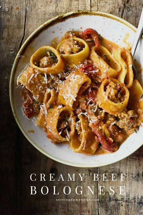 Creamy Beef Bolognese with Roasted Peppers - Serving Dumplings Bolognese Recipes, Serving Dumplings, Pasta Ground Beef, Beef Bolognese, Yummy Pasta, Beef Pasta, Creamy Tomato Sauce, Fast Lunch, Recipes Pasta