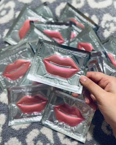 Give your lips some extra love with this hydrating mask!!👄 #LipCareEssentials #SelfLove💋 #LipMaskMagic #PoutPerfection#beautybay #kampala #uganda🇺🇬 #lipbussiness #smallbuisness #smallbusinessug #onlinestore #selflove #selfcarematters #freepalestine #reez #reezbeauty Lip Mask Aesthetic, Hydra Gloss Lips, Collagen Lip Mask, Lip Care Tips, Lip Masks, Gold Eye Mask, Kampala Uganda, Mask Aesthetic, Lip Jelly