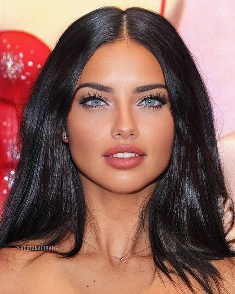 Très belle 🌹 #adrianalima @adrianalima credits to: @adrianalimalg Adriana Lima Eyes, Adriana Lima Face, Adriana Lima Makeup, Adriana Lima Young, Adriana Lima Style, Long Dark Hair, Adriana Lima, Pretty Makeup, Dark Hair