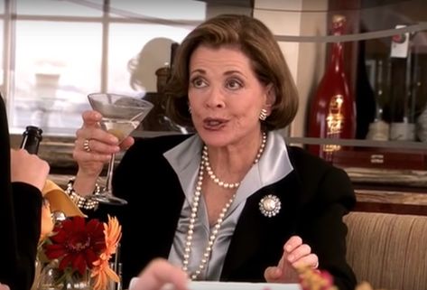 12 Best Drinking Quotes from Arrested Development’s Lucille Bluth Arrested Development Lucille, Lucille Bluth Costume, Lucille Bluth, Arrested Development Costume, Arrested Development Quotes, Jessica Walter, Banana Stand, One Banana, Arrested Development