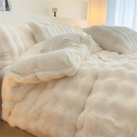 Anna Schottin's Amazon Page Fuzzy Duvet Cover, Fluffy Comforters, Beige Bed Sheets, White Fluffy Bedding, Fluffy Bed, Fluffy Duvet, Rabbit Bedding, Fluffy Comforter, Cheap Bedding Sets