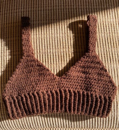 Brown Things To Crochet, Crochet Brown, Brown Crochet, Tops A Crochet, Crochet Bralette Top, Big Wool, Crochet Bralette, Crochet Business, Crochet Summer Tops