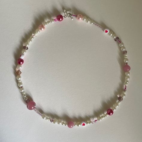 Pink Beaded Necklace Aesthetic, Diy Cute Rings, Heart Bead Necklace, Pink Bead Necklace, Pink Beaded Necklace, Diy Jewelry Rings, Vintage Jewellery Rings, Beaded Jewelry Necklaces, Bracelets Handmade Diy