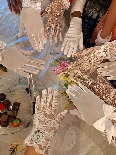 Amazon.com: 4 Pairs Lace Gloves Women Elegant Short Gloves Tea Party Gloves Vintage Gloves Summer Gloves for Women Girls Halloween (Black, White) : Clothing, Shoes & Jewelry Lace Gloves Tea Party, Marie Antoinette Gloves, Elegant Gloves Outfit, Black And White Tea Party Outfit, Gucci Gloves Lace, Tea Party Bridal Shower Ideas Outfit, White Gloves Outfit, Vintage Tea Party Outfit, Modern Tea Party Outfit