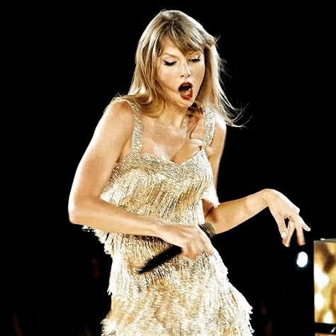 Taylor Swift Dancing, Taylor Swift Gifs, Taylor Memes, Fearless Era, Estilo Taylor Swift, Taylor Swift Cute, Taylor Swift Fearless, Eras Tour Outfits, Taylor Swift Videos