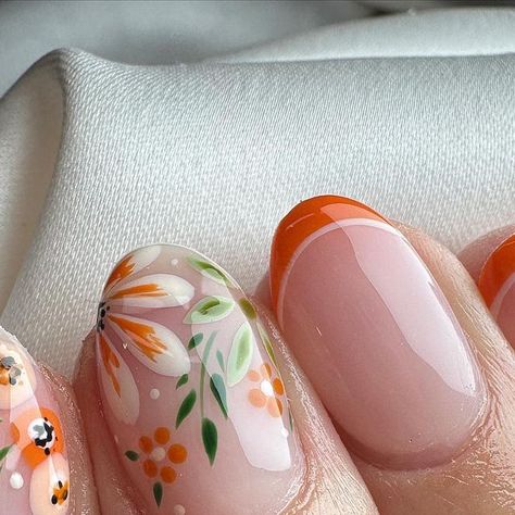 Fall Flower Nails Acrylic, Peach Nails With Flowers, Autumn Flower Nails, Fall Flower Nail Designs, Carrot Nails, Autumn Leaf Nails, Fall Flower Nails, Fall Nail Art Autumn, Fall Floral Nails