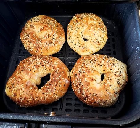 Air Fryer Bagels, Bagels Recipe, Bagel Toppings, Low Carb Bagels, Almond Flour Bread, Keto Bagels, Breakfast Bagel, Homemade Bagels, Bagel Recipe