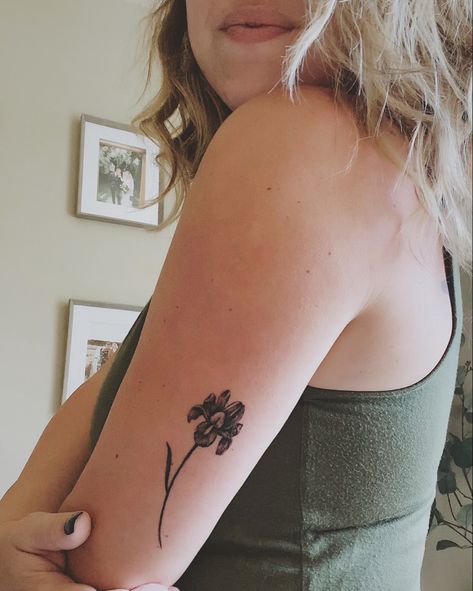 Iris Song Tattoo, Iris Tattoo Black, Black Iris Tattoo, Iris Flower Tattoo Black, Iris Flowers Tattoo, Iris Tattoo Design, Iris Flower Tattoo, Iris Tattoo, Funky Tattoos