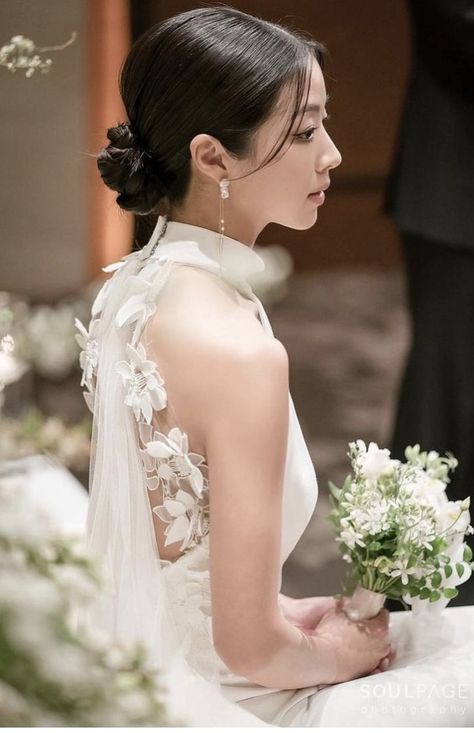 Korean Wedding Hair, Tea Ceremony Dress, Asian Bridal Hair, Qipao Wedding, Fairytale Gown, Chinese Wedding Dress, Fancy Wedding Dresses, White Bride, Wedding Dress Trends