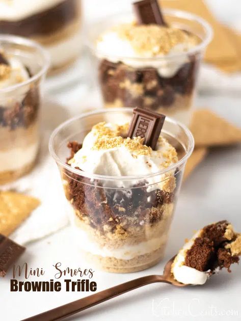 Mini Smores Brownie Trifle | Perfect Summer Dessert | Kitchen Cents Deconstructed Smores Dessert, Smores Dessert Cups, Mini Smores, Smores Cups, Baked Smores, Smores Brownies, Brownie Trifle, Smores Dessert, Brownie Cups